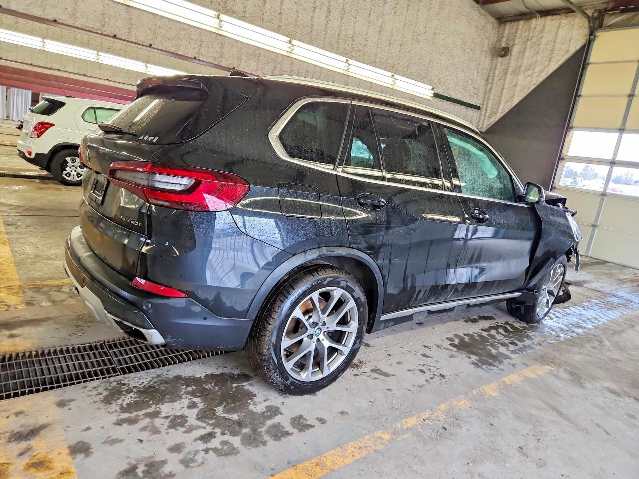 2022 BMW X5 XDRIVE40I photo 3