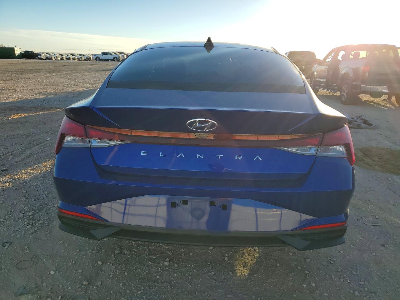 2022 HYUNDAI ELANTRA SEL photo 6