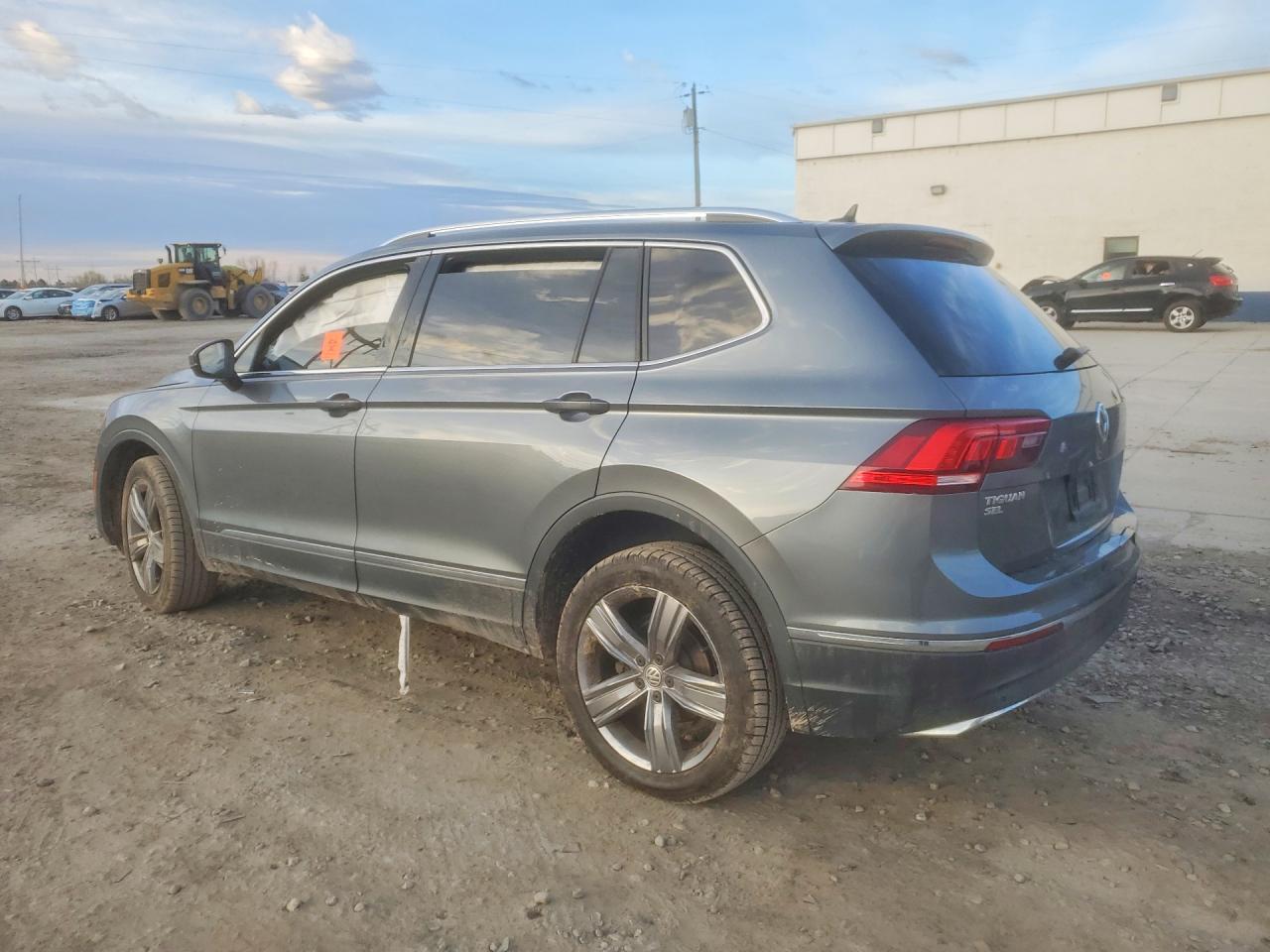 2020 VOLKSWAGEN TIGUAN SE photo 2