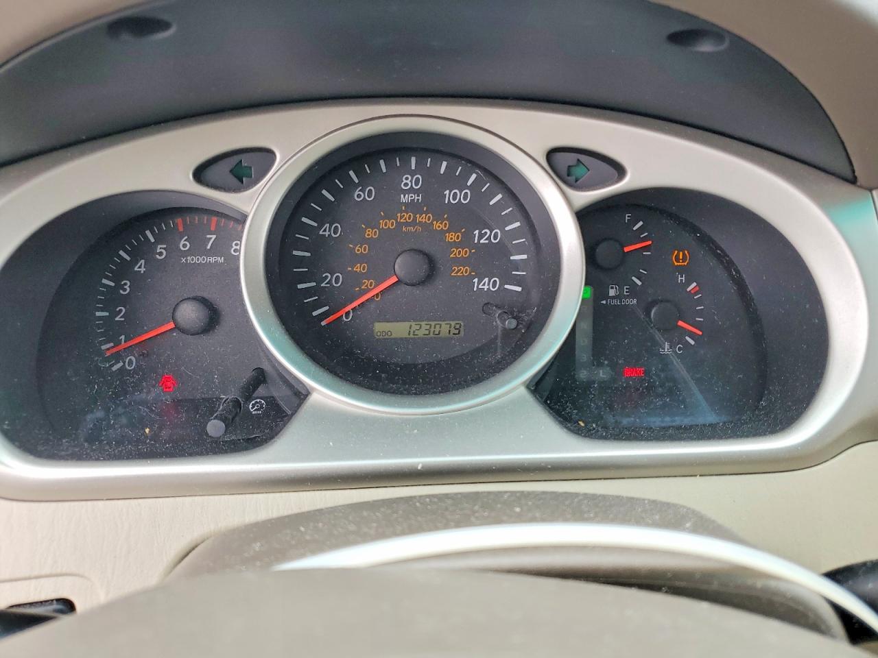 2004 TOYOTA HIGHLANDER LIMITED photo 9