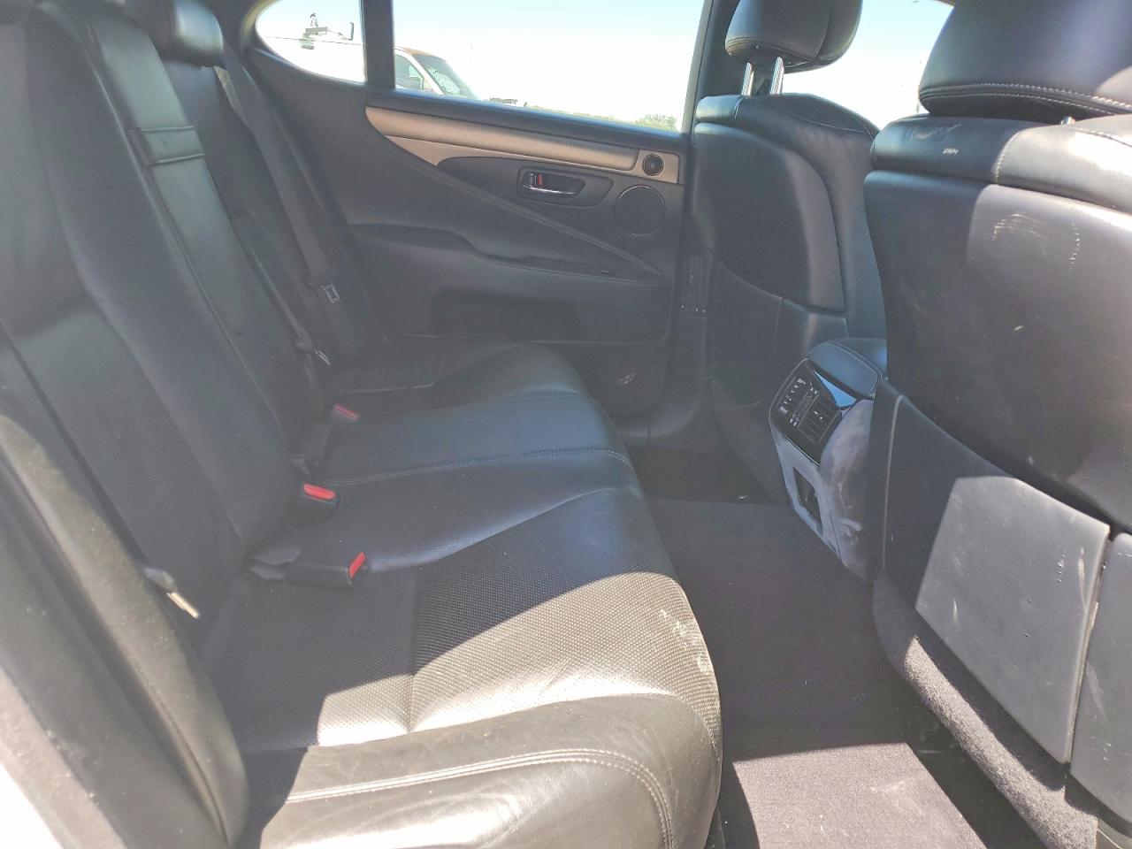 2013 LEXUS LS photo 28