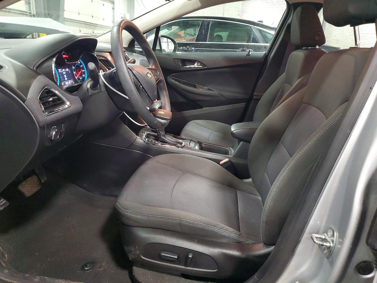 2017 CHEVROLET CRUZE LT photo 13