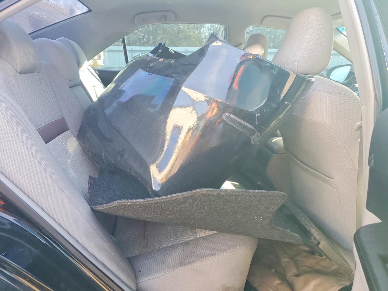 2012 TOYOTA CAMRY LE photo 19