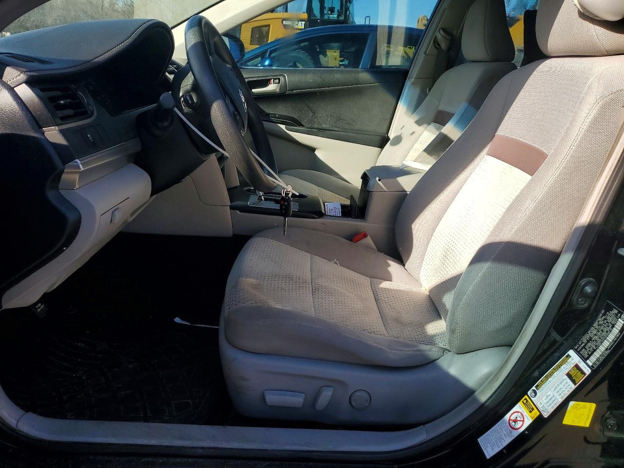 2012 TOYOTA CAMRY LE photo 13