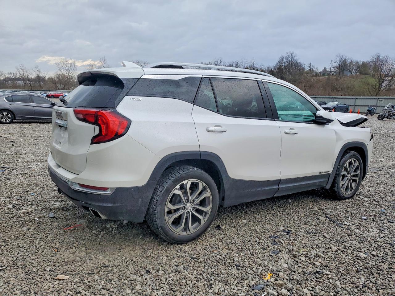 2020 GMC TERRAIN SLT photo 3