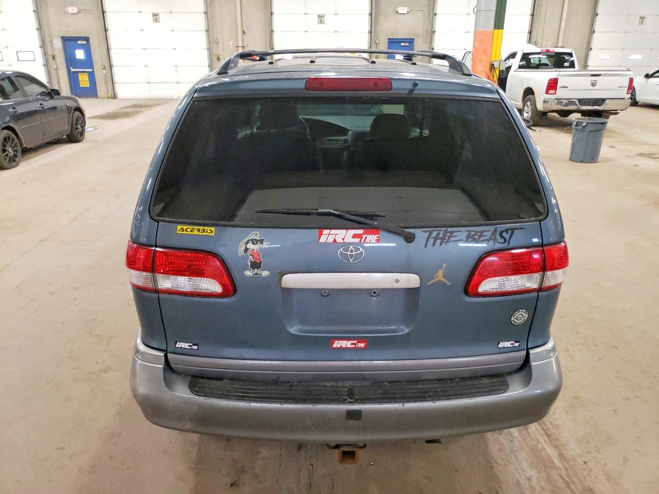 2002 TOYOTA SIENNA XLE photo 16