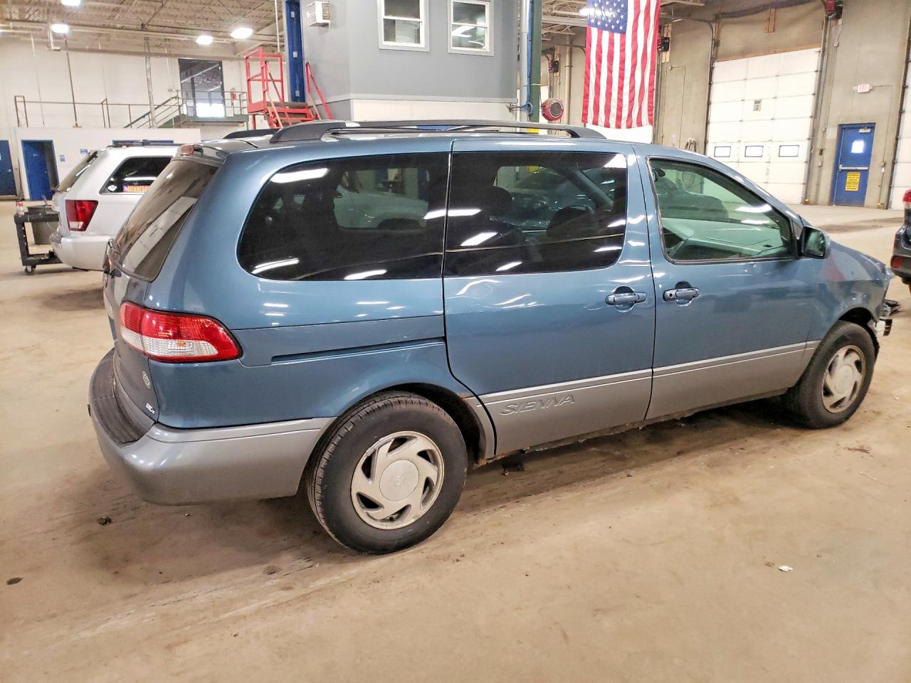 2002 TOYOTA SIENNA XLE photo 7