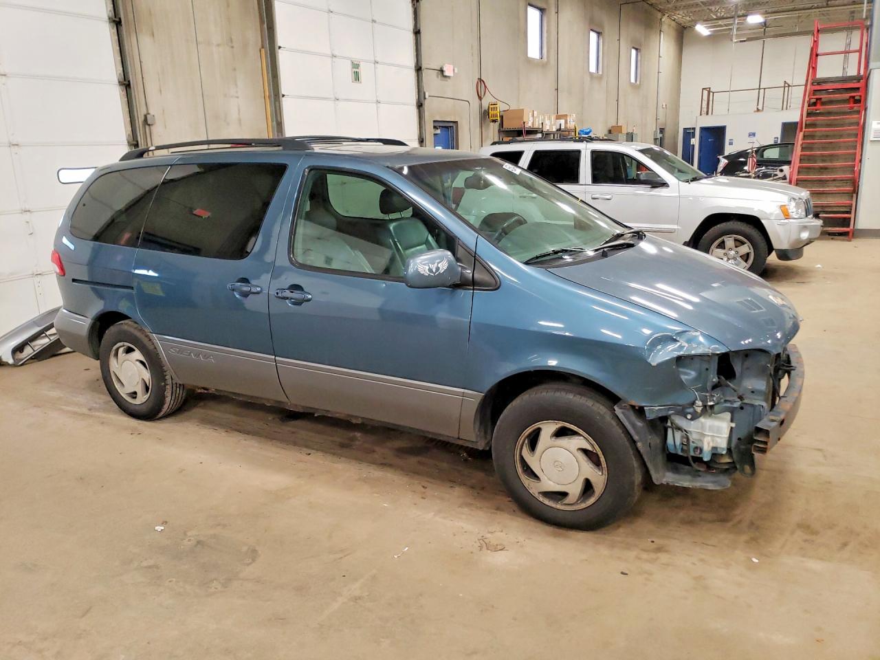 2002 TOYOTA SIENNA XLE photo 10