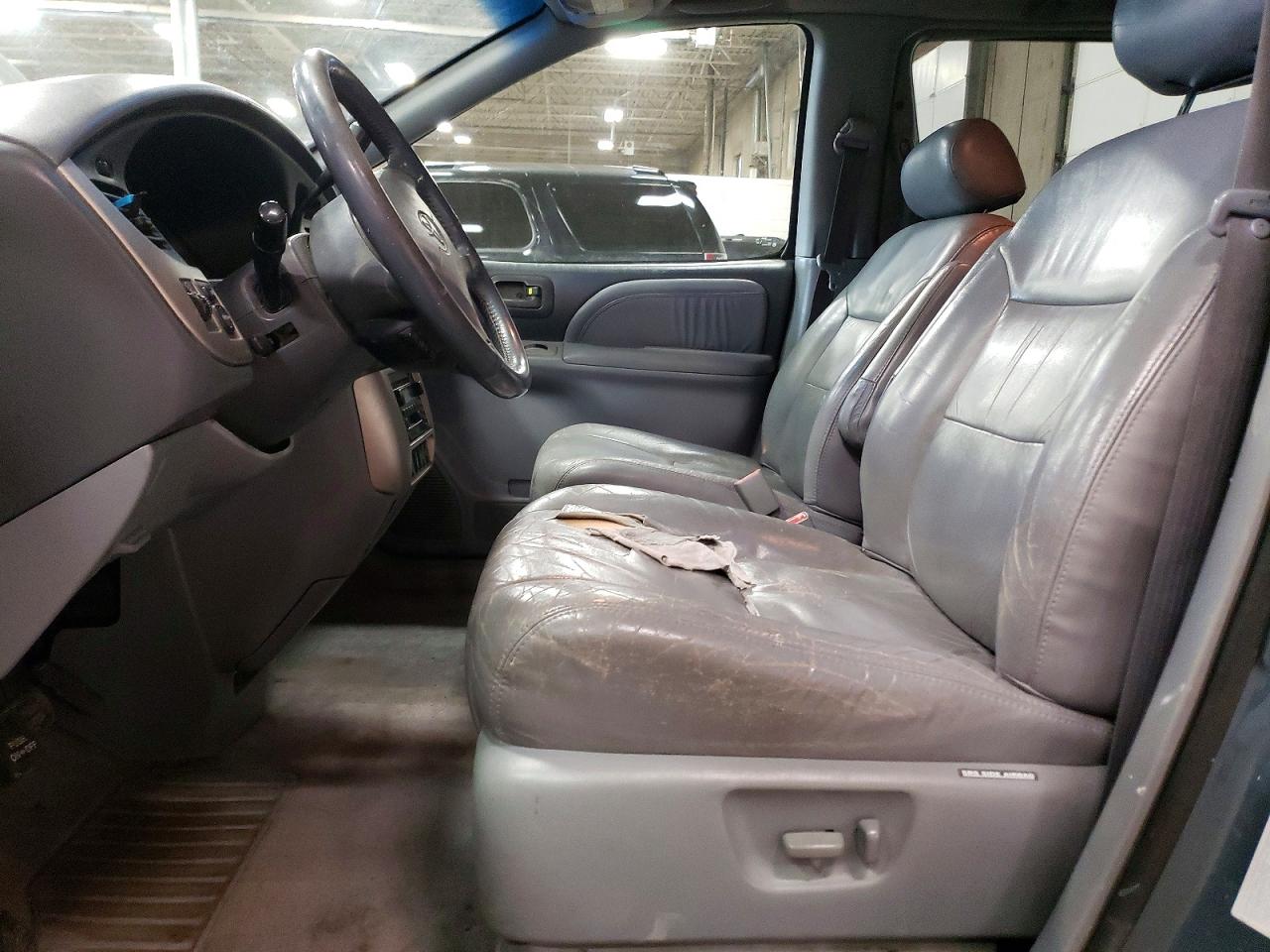 2002 TOYOTA SIENNA XLE photo 19