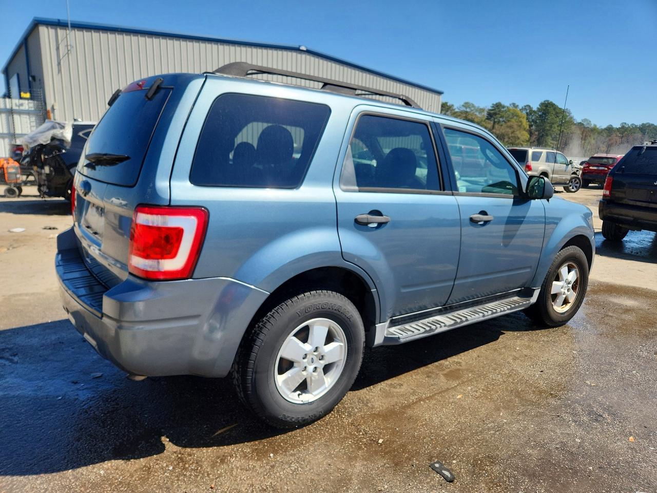 2011 FORD ESCAPE XLT photo 3