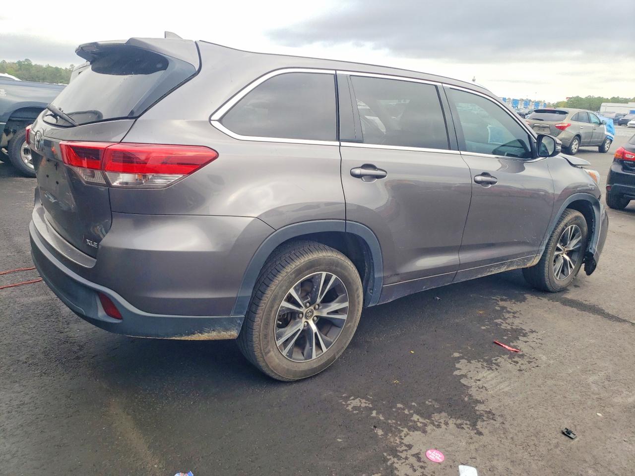 2018 TOYOTA HIGHLANDER XLE photo 5
