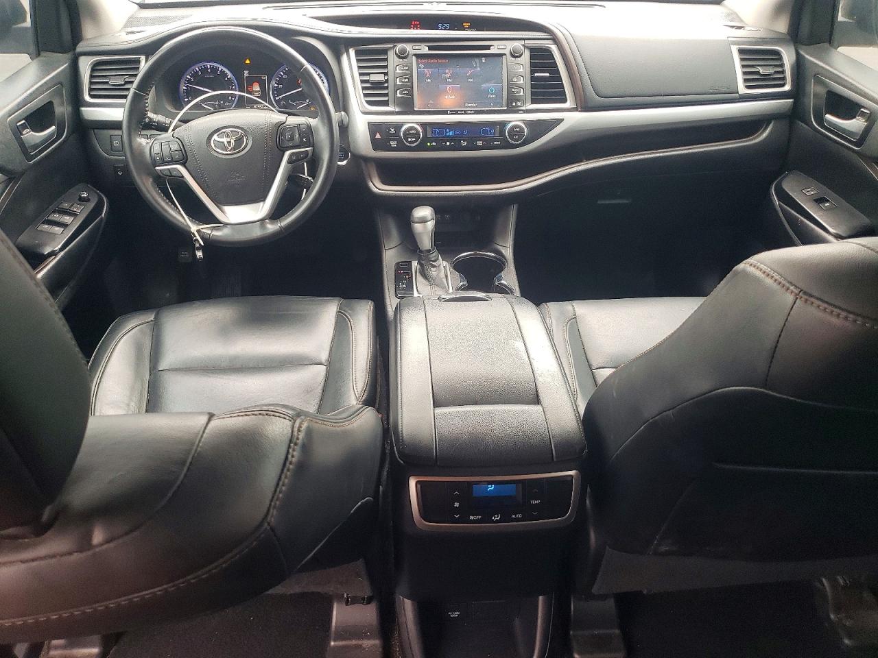 2018 TOYOTA HIGHLANDER XLE photo 15
