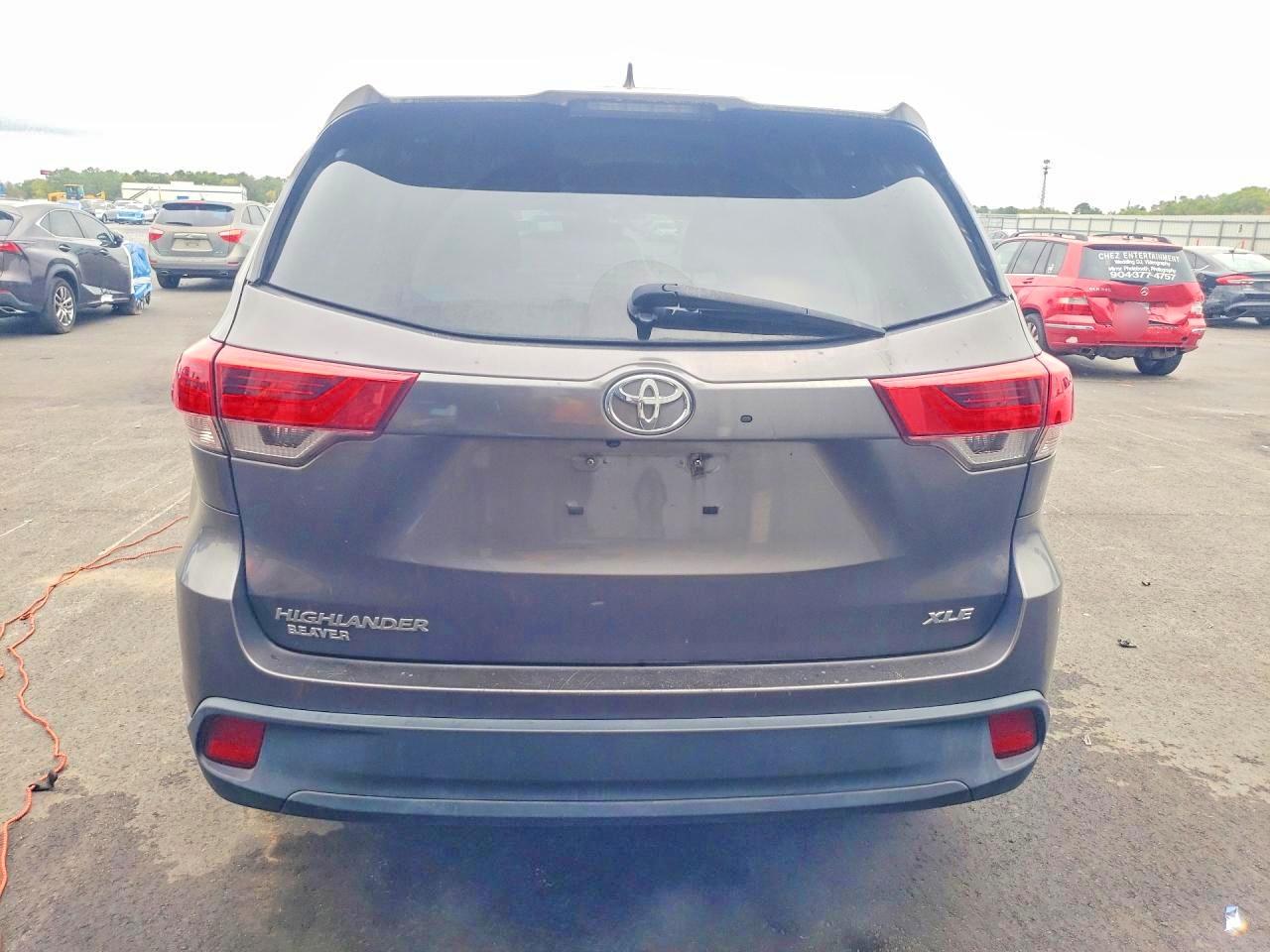 2018 TOYOTA HIGHLANDER XLE photo 11