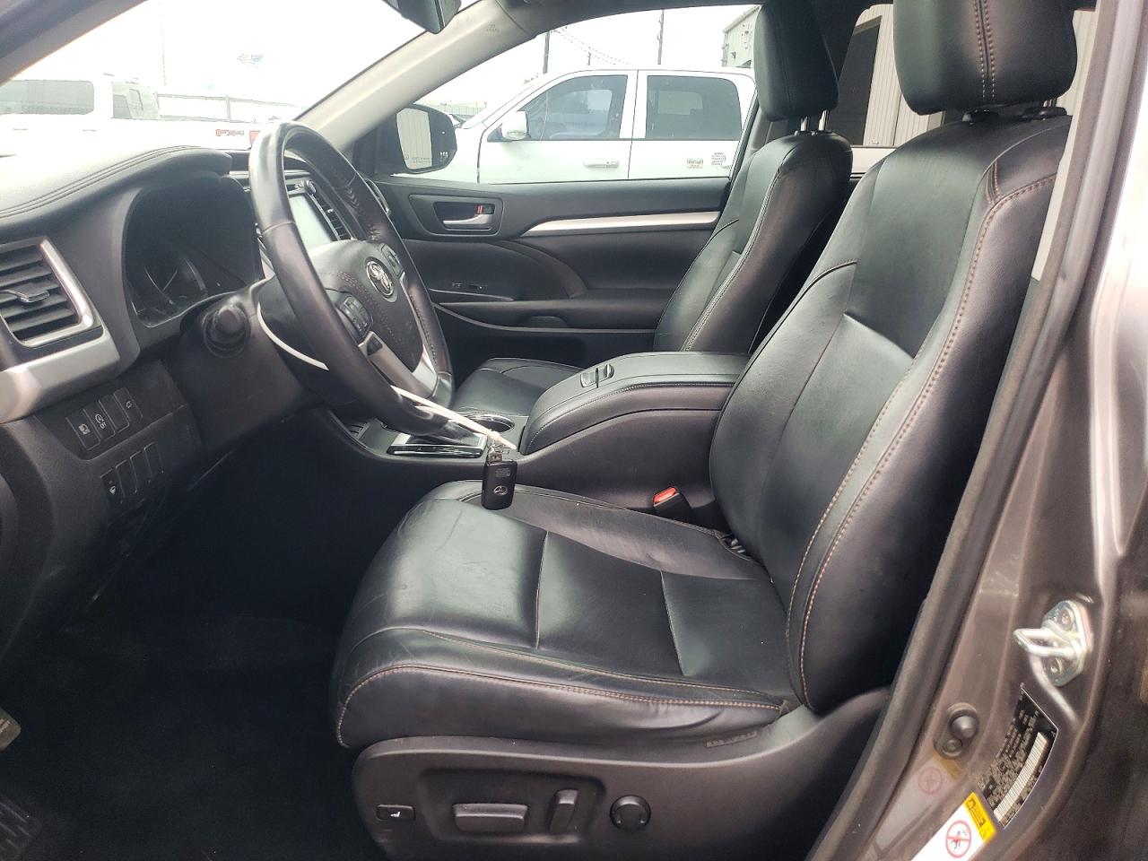2018 TOYOTA HIGHLANDER XLE photo 13