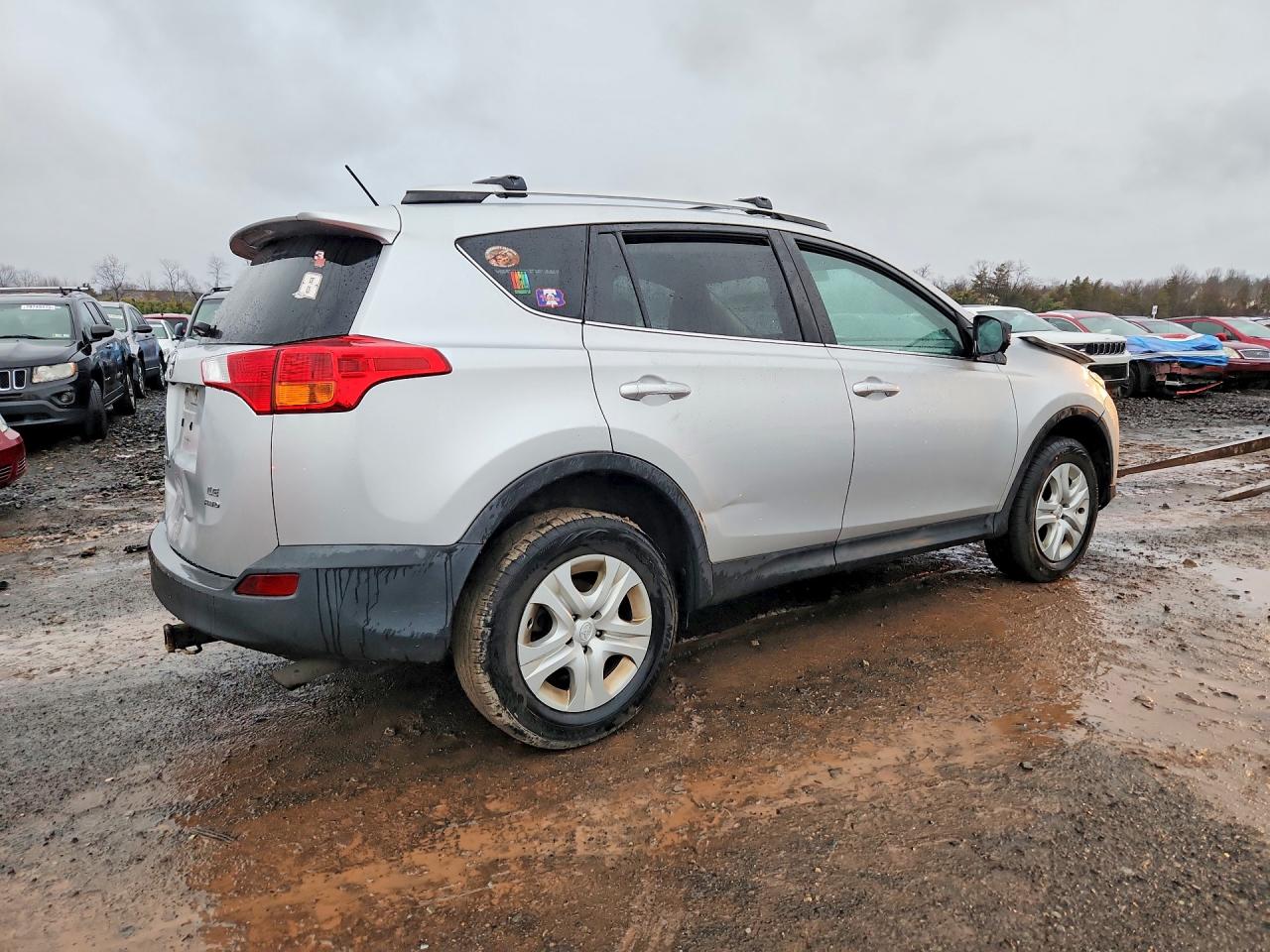 2014 TOYOTA RAV4 LE photo 5