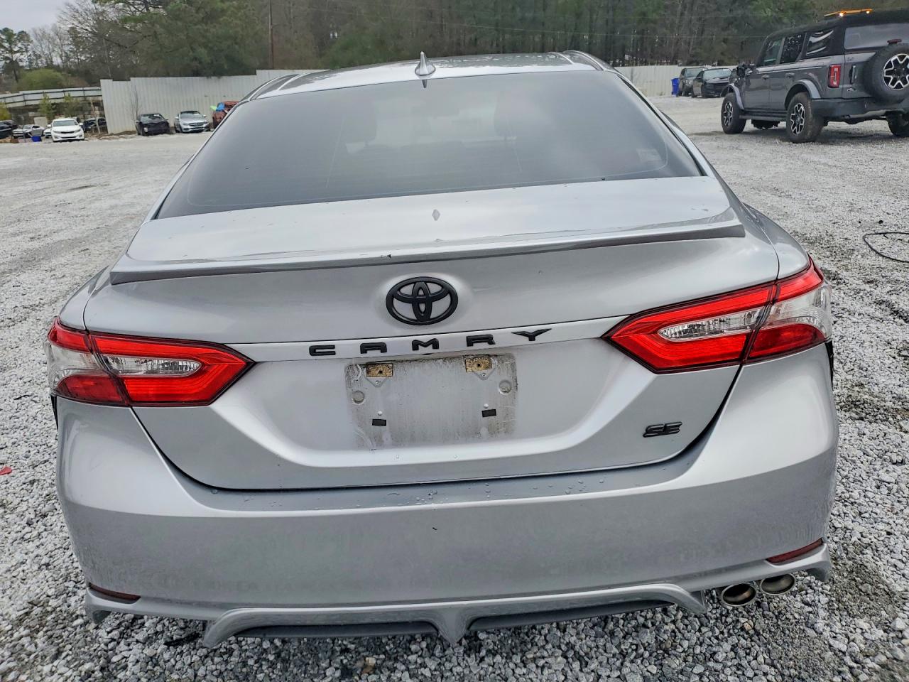 2019 TOYOTA CAMRY SE photo 6