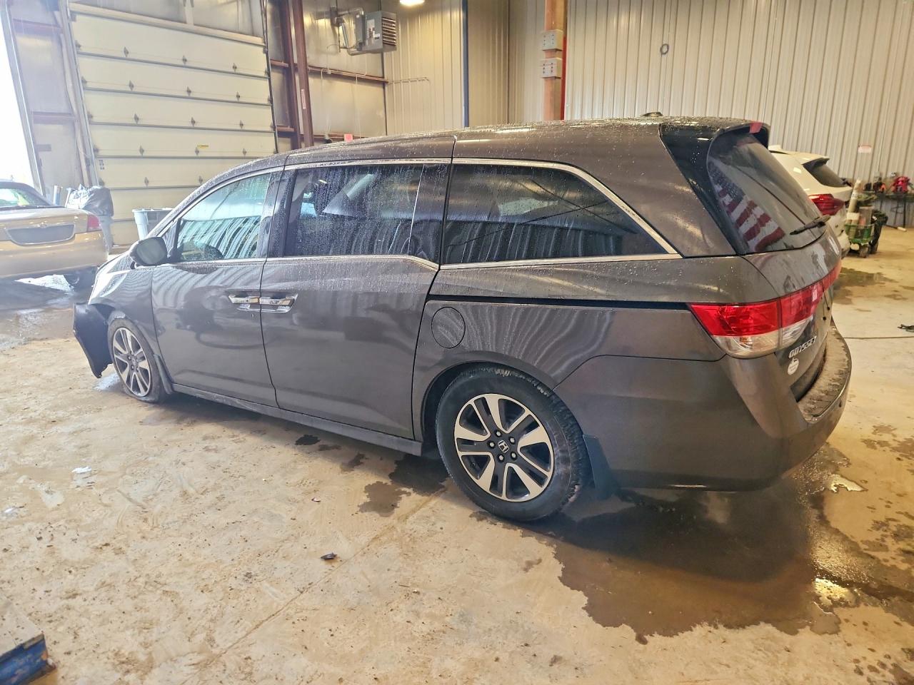 2016 HONDA ODYSSEY TOURING photo 2