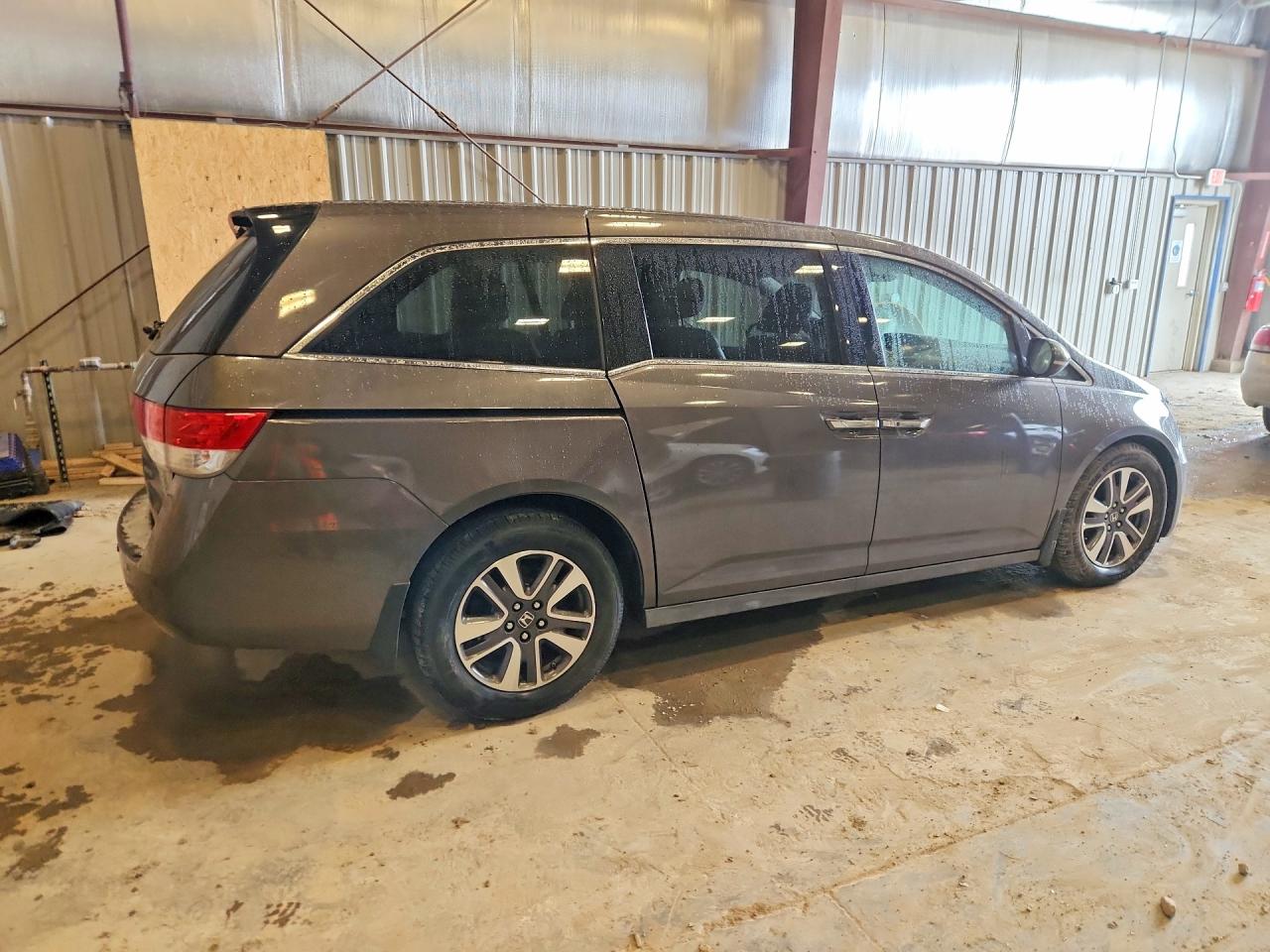 2016 HONDA ODYSSEY TOURING photo 3