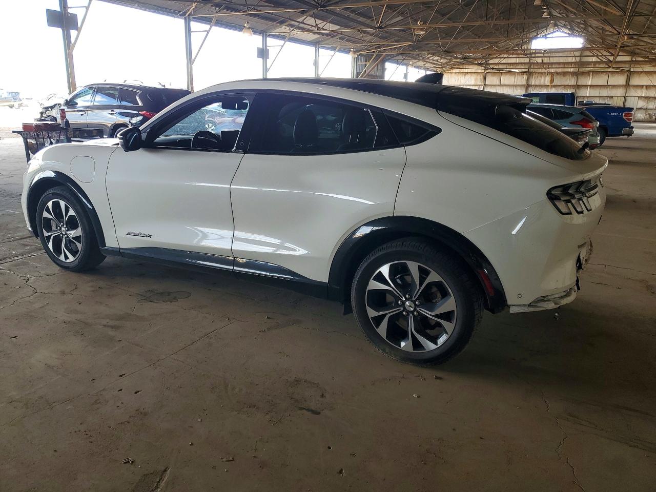 2022 FORD MUSTANG MACH-E PREMIUM photo 4
