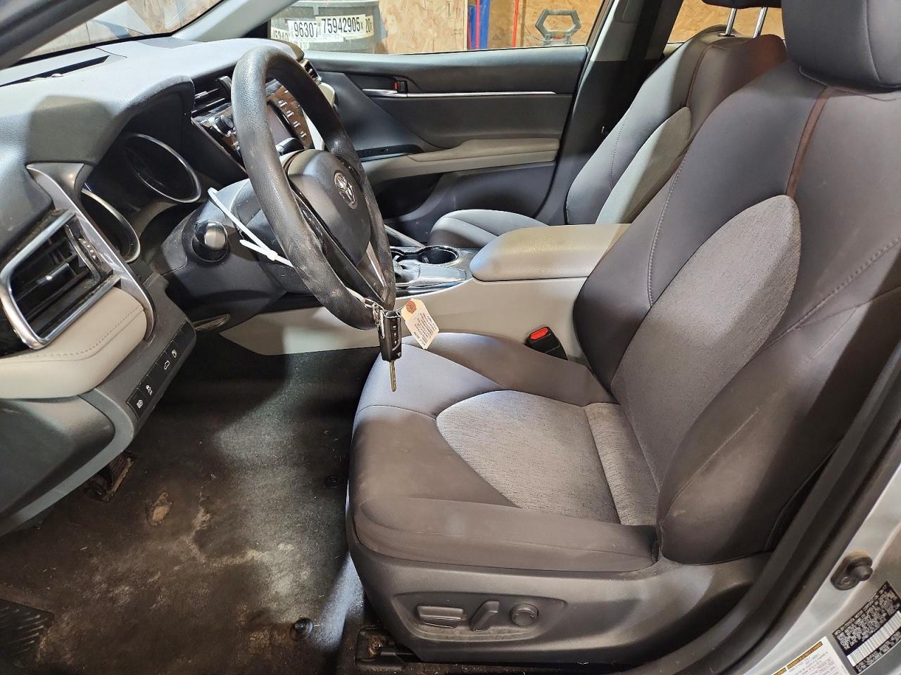 2018 TOYOTA CAMRY LE photo 13