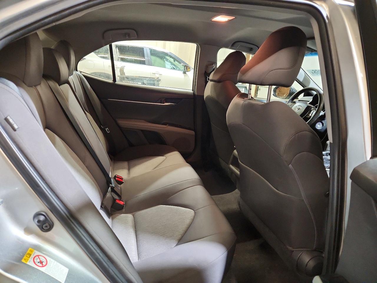 2018 TOYOTA CAMRY LE photo 19