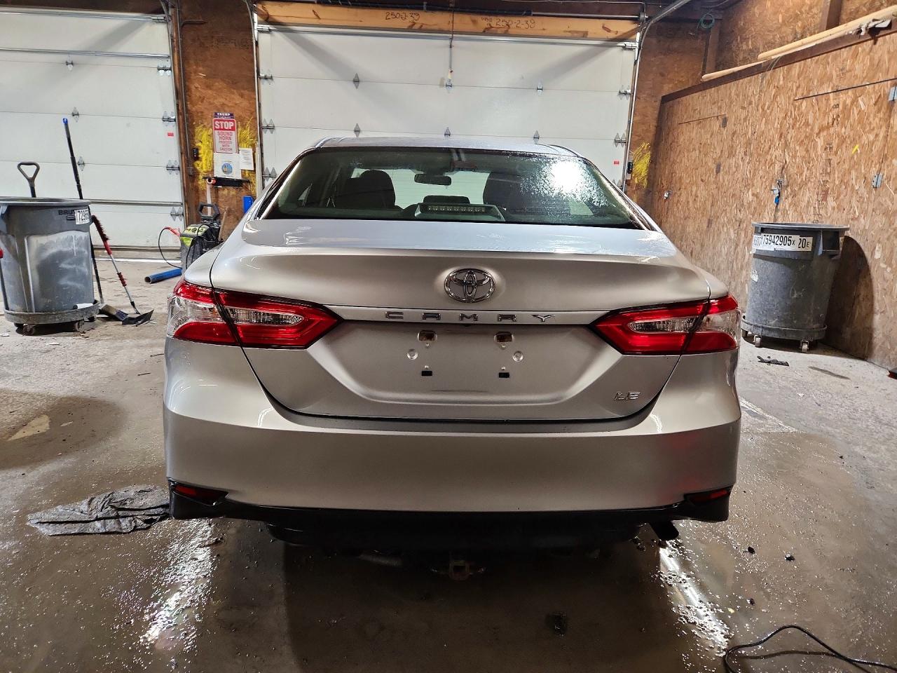 2018 TOYOTA CAMRY LE photo 11