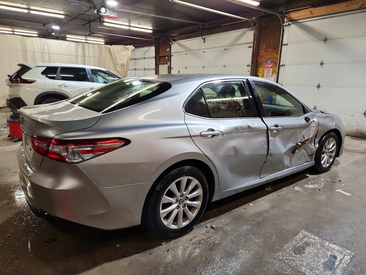 2018 TOYOTA CAMRY LE photo 5