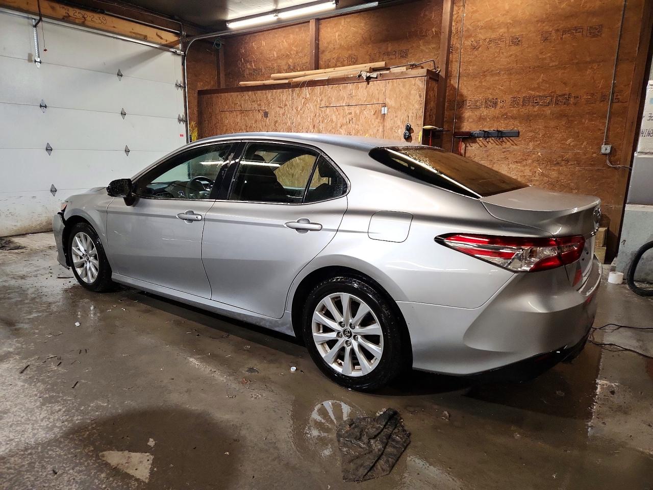 2018 TOYOTA CAMRY LE photo 3