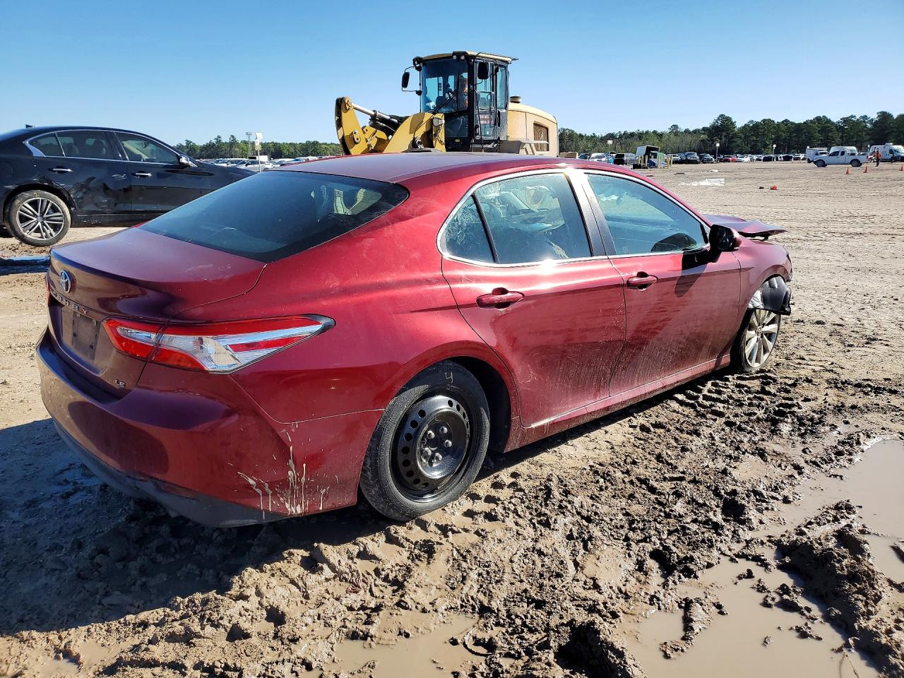 2018 TOYOTA CAMRY LE photo 3