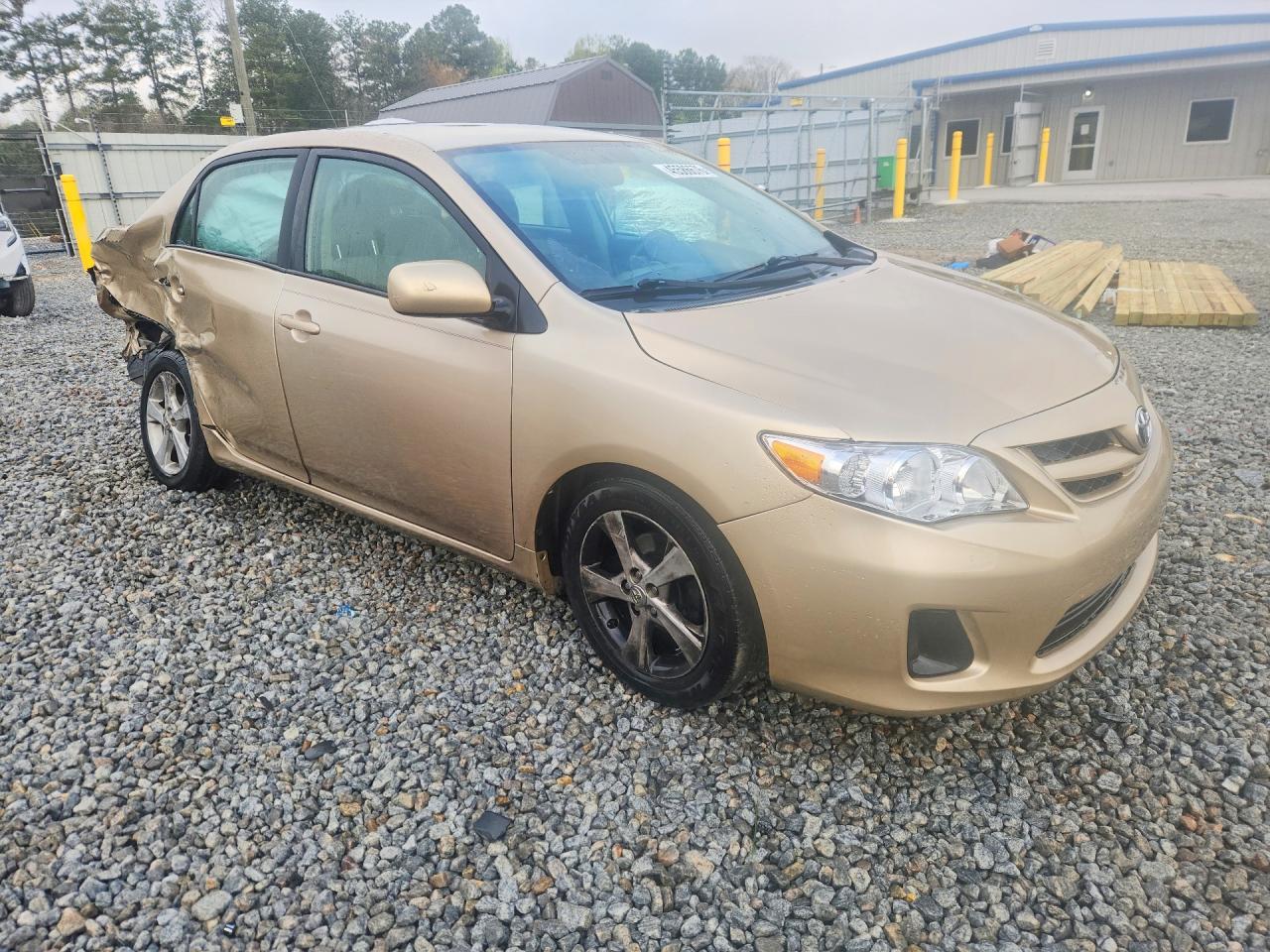 2011 TOYOTA COROLLA LE photo 4