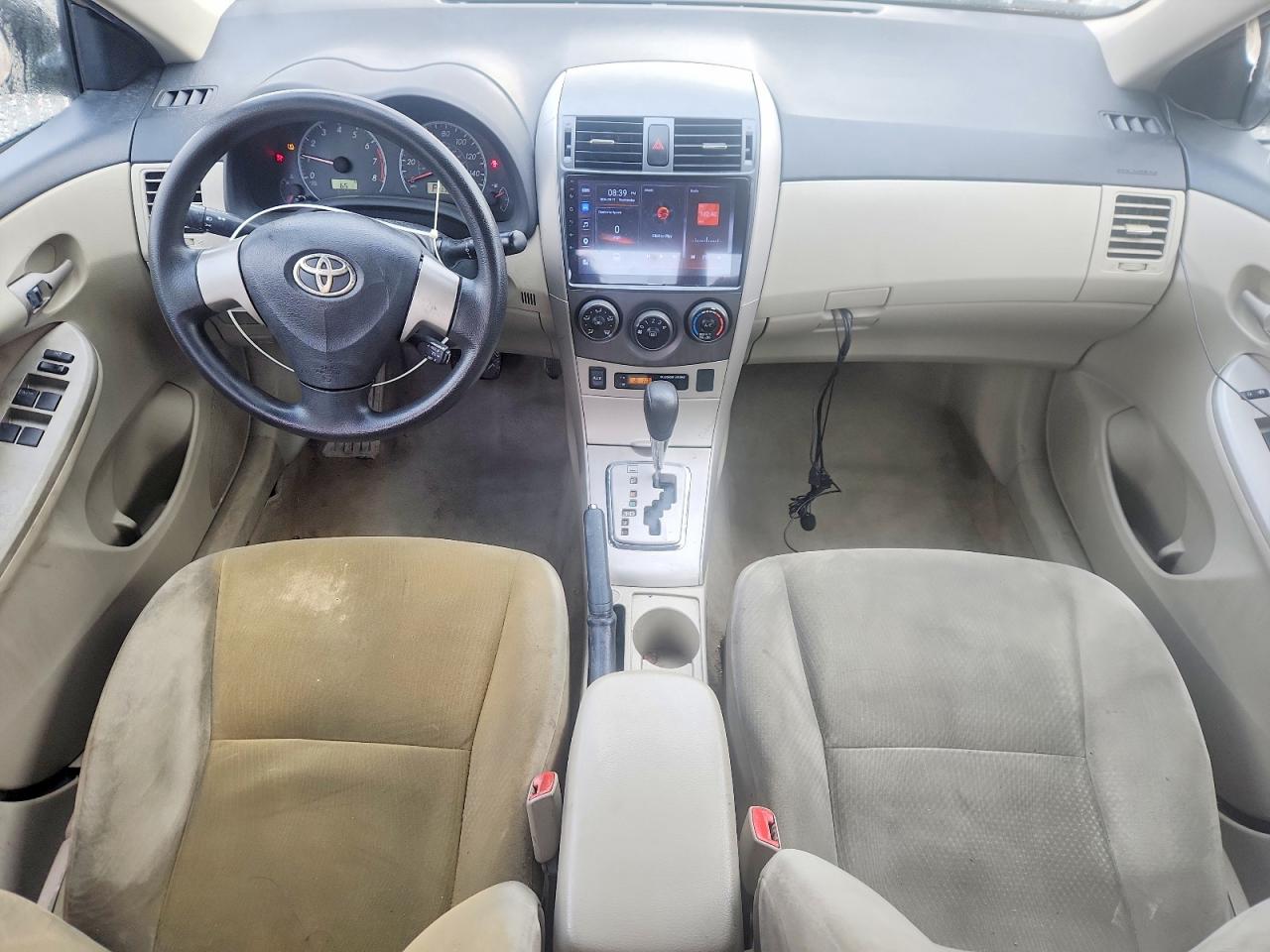2011 TOYOTA COROLLA LE photo 8