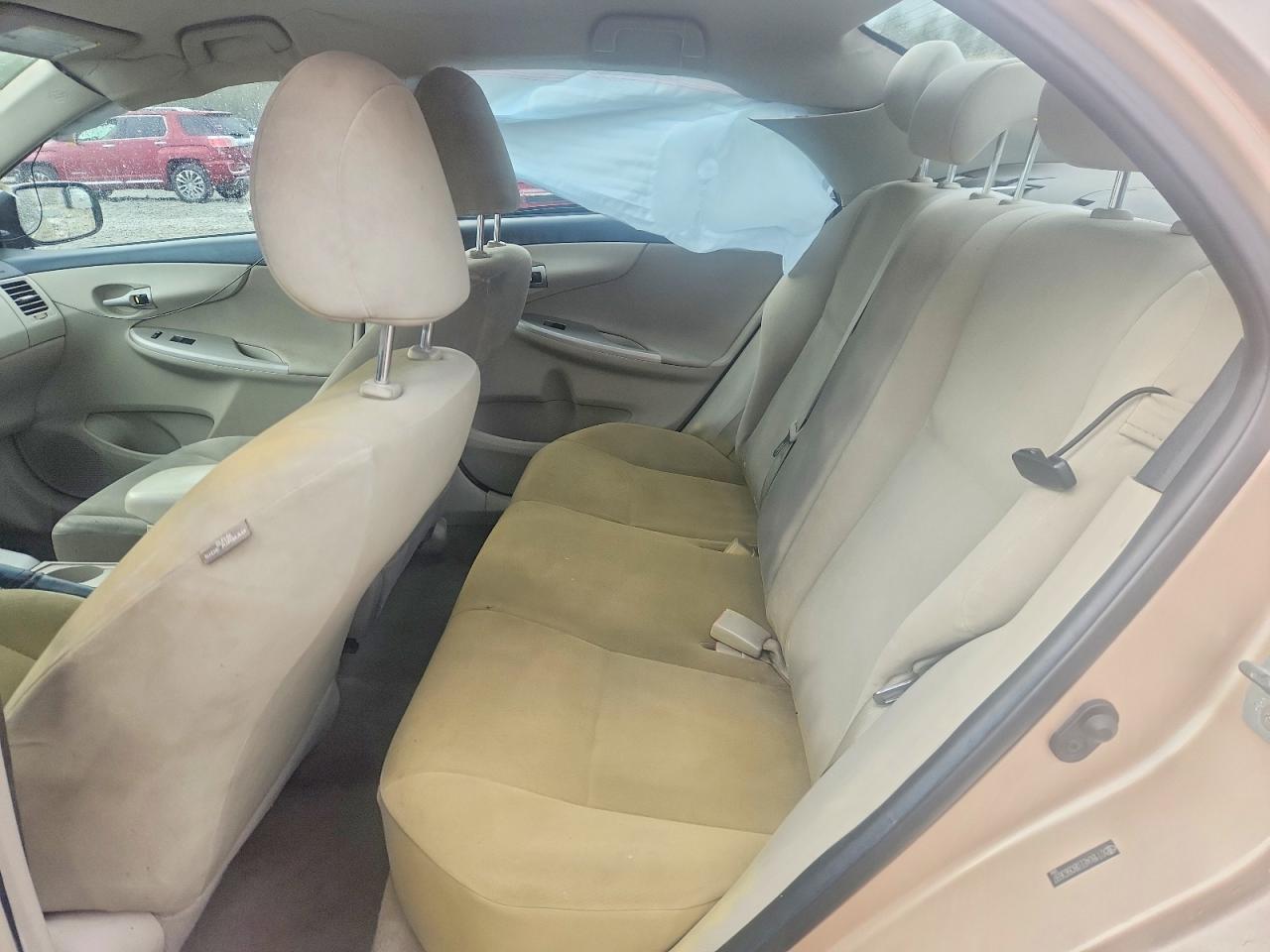 2011 TOYOTA COROLLA LE photo 10