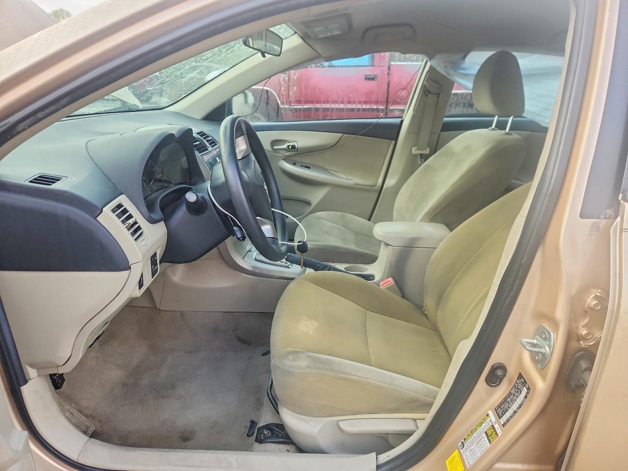 2011 TOYOTA COROLLA LE photo 7