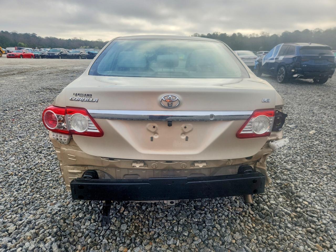 2011 TOYOTA COROLLA LE photo 6