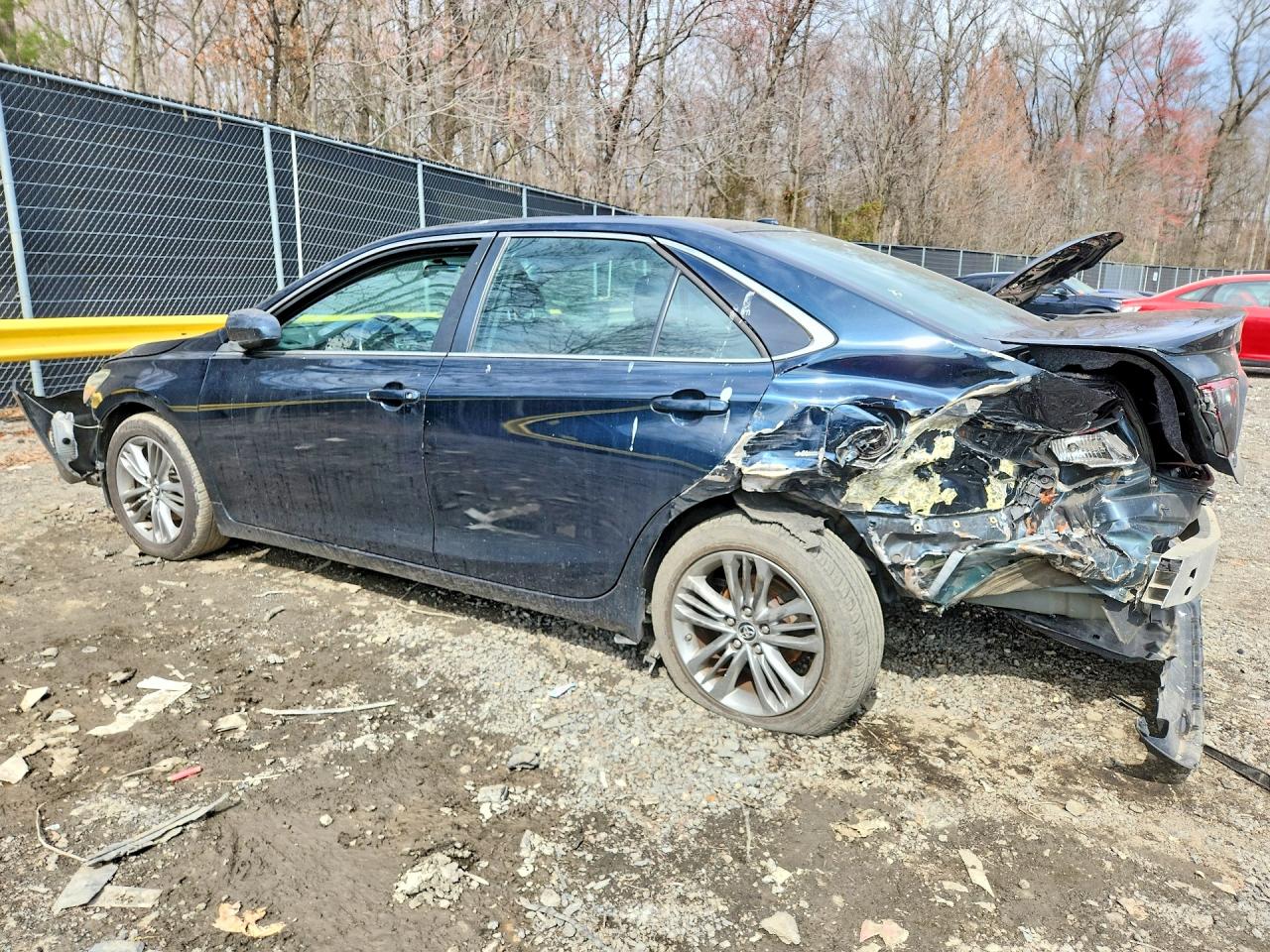 2016 TOYOTA CAMRY SE photo 2