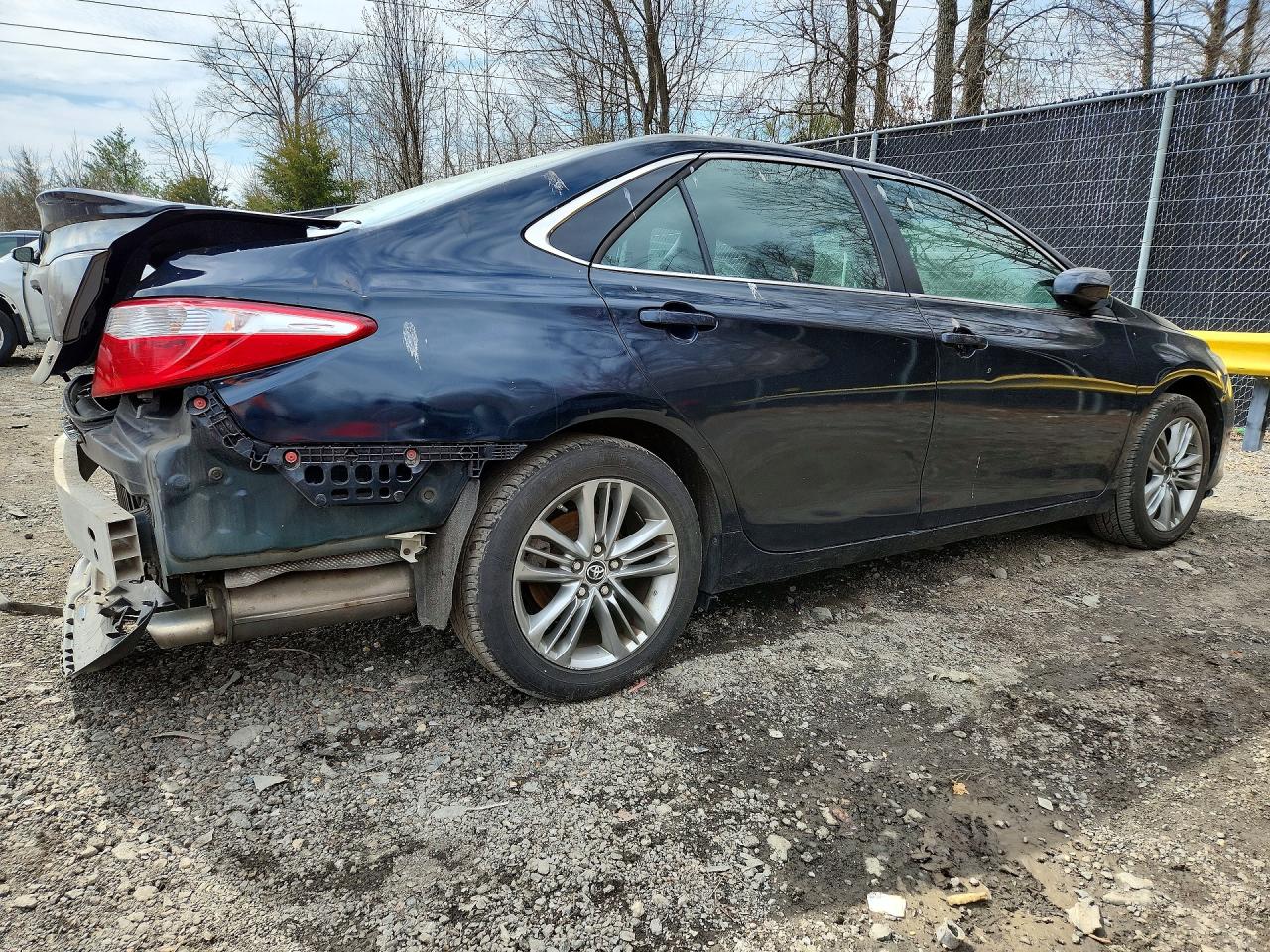 2016 TOYOTA CAMRY SE photo 3