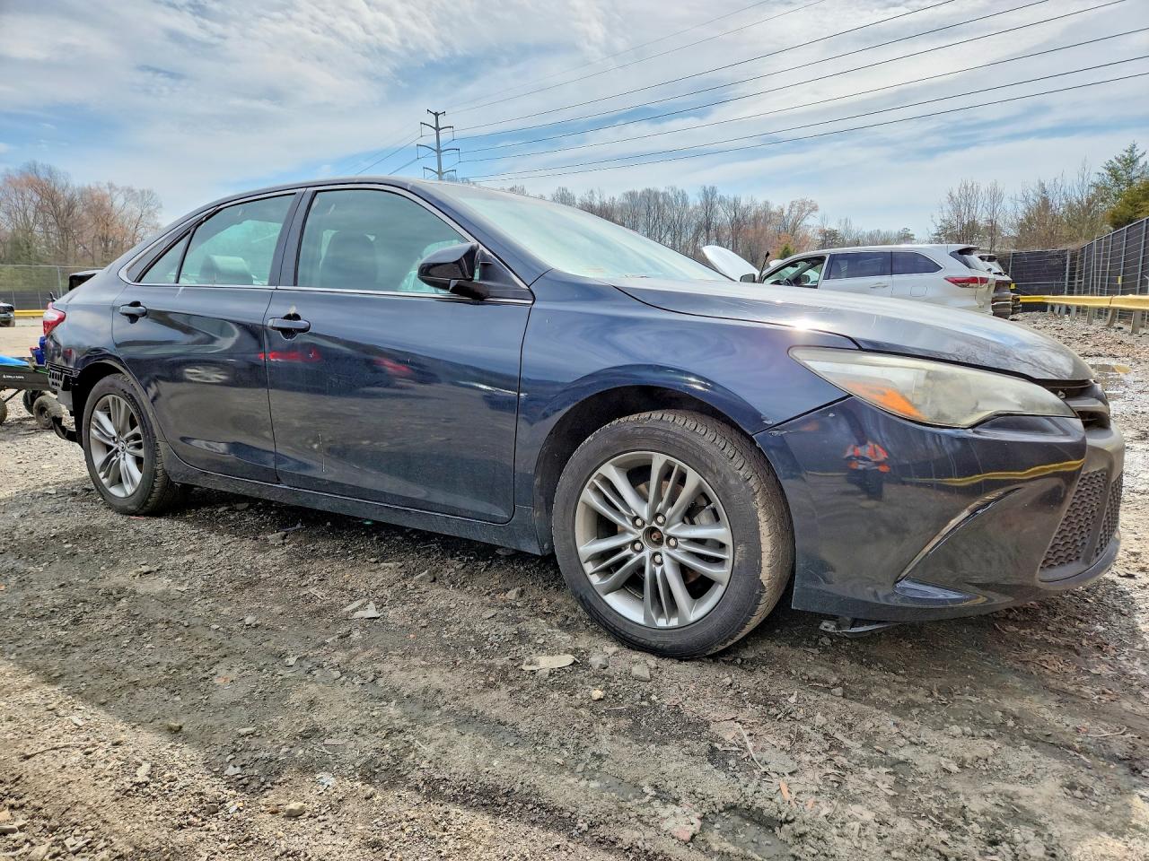 2016 TOYOTA CAMRY SE photo 4