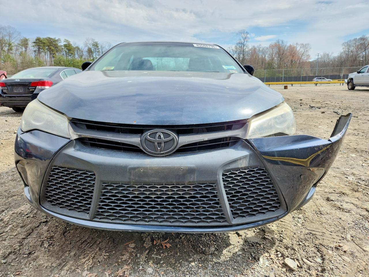 2016 TOYOTA CAMRY SE photo 5