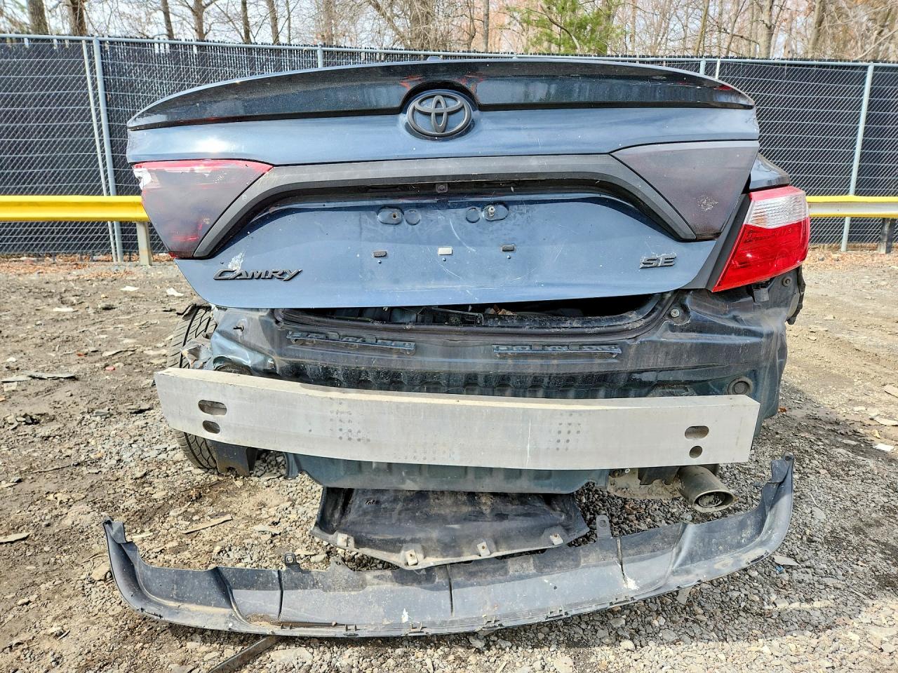 2016 TOYOTA CAMRY SE photo 6