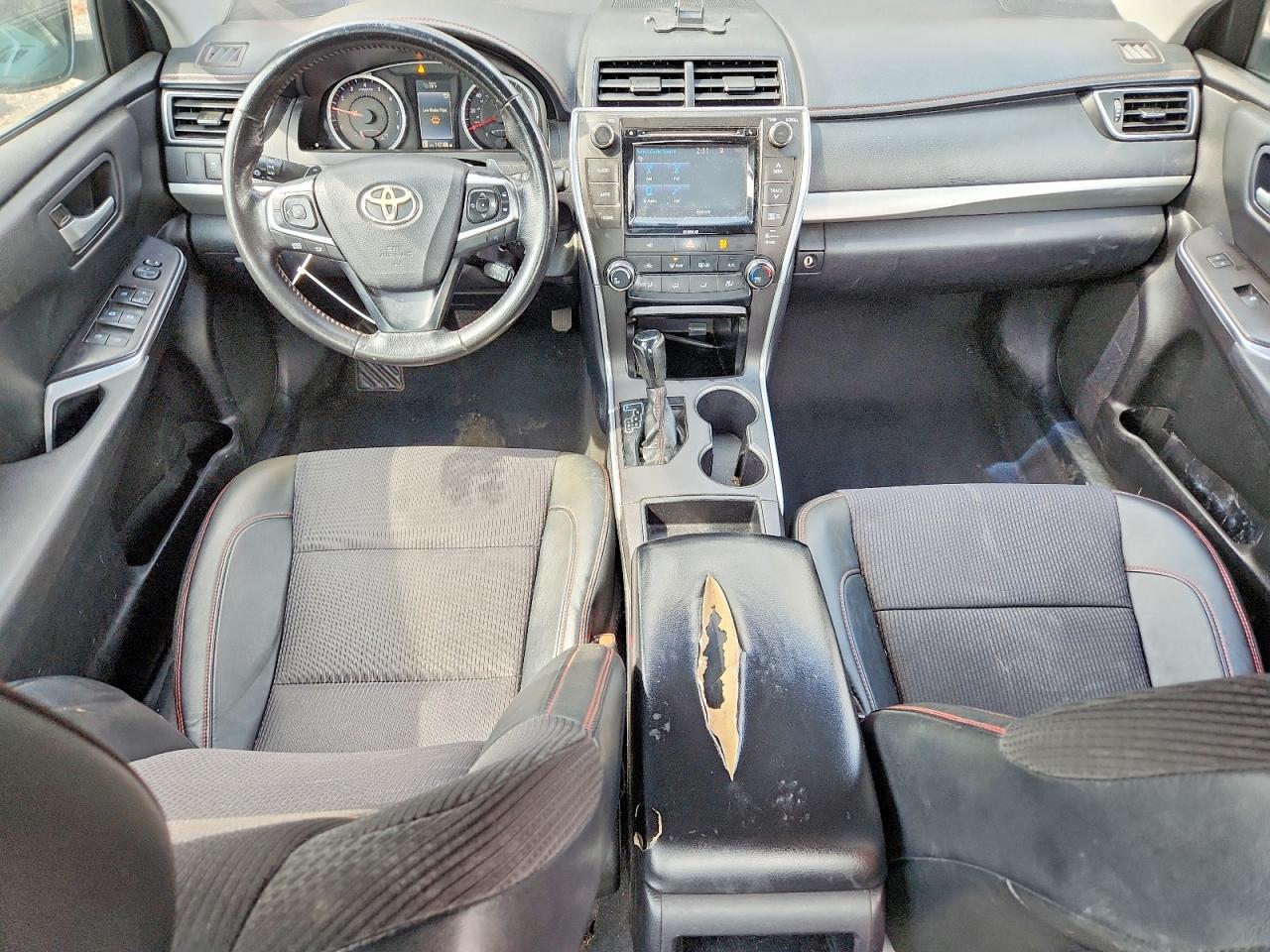 2016 TOYOTA CAMRY SE photo 8