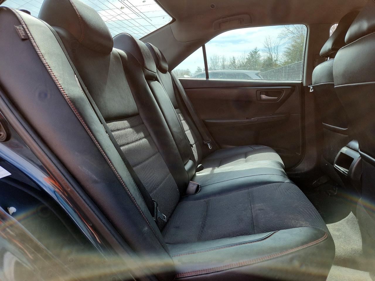 2016 TOYOTA CAMRY SE photo 10