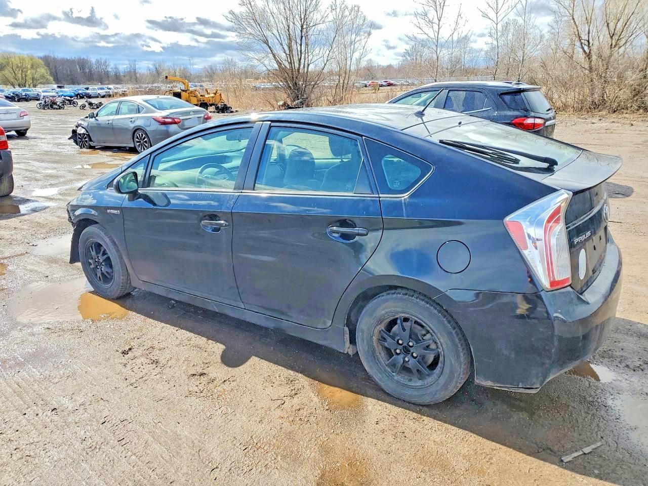 2013 TOYOTA PRIUS TWO photo 2