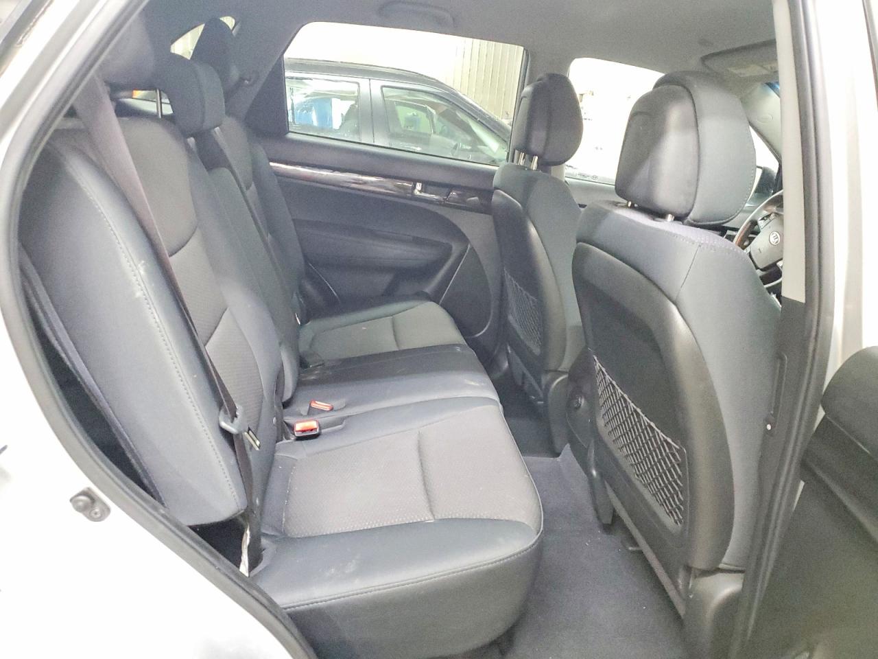 2011 KIA SORENTO LX photo 21