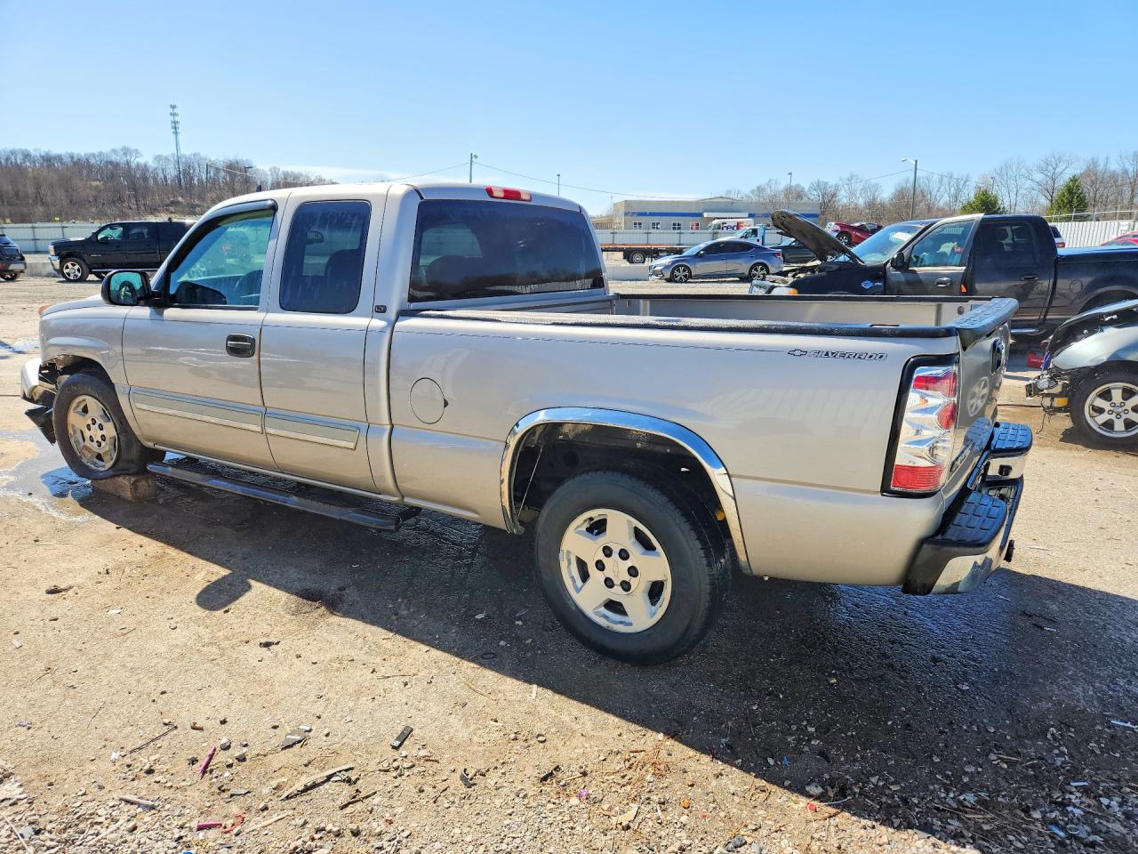 2006 CHEVROLET SILVERADO C1500 photo 2