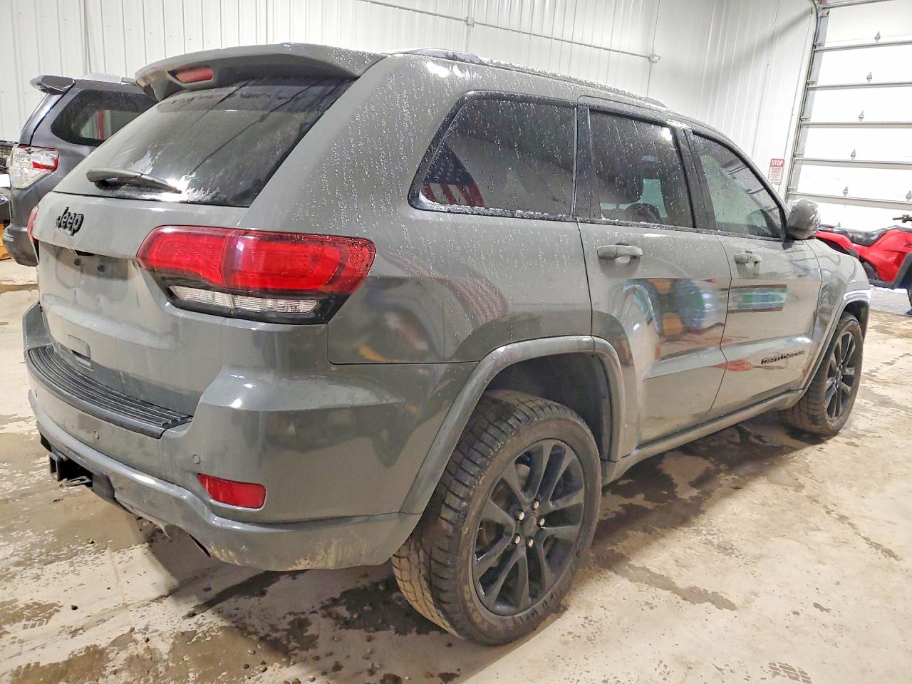 2020 JEEP GRAND CHEROKEE LAREDO photo 5