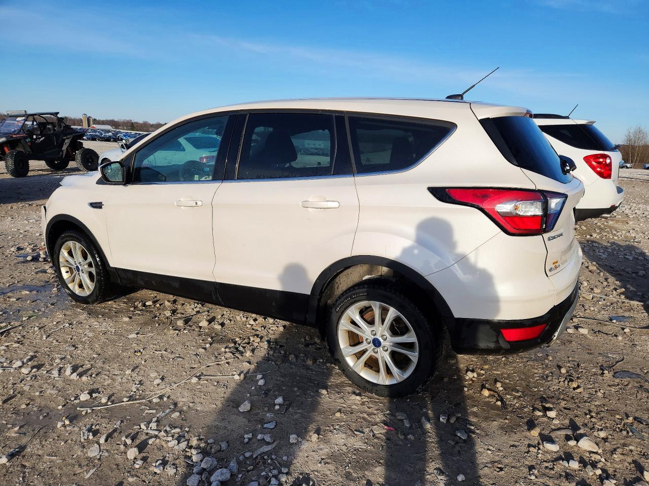 2017 FORD ESCAPE SE photo 2