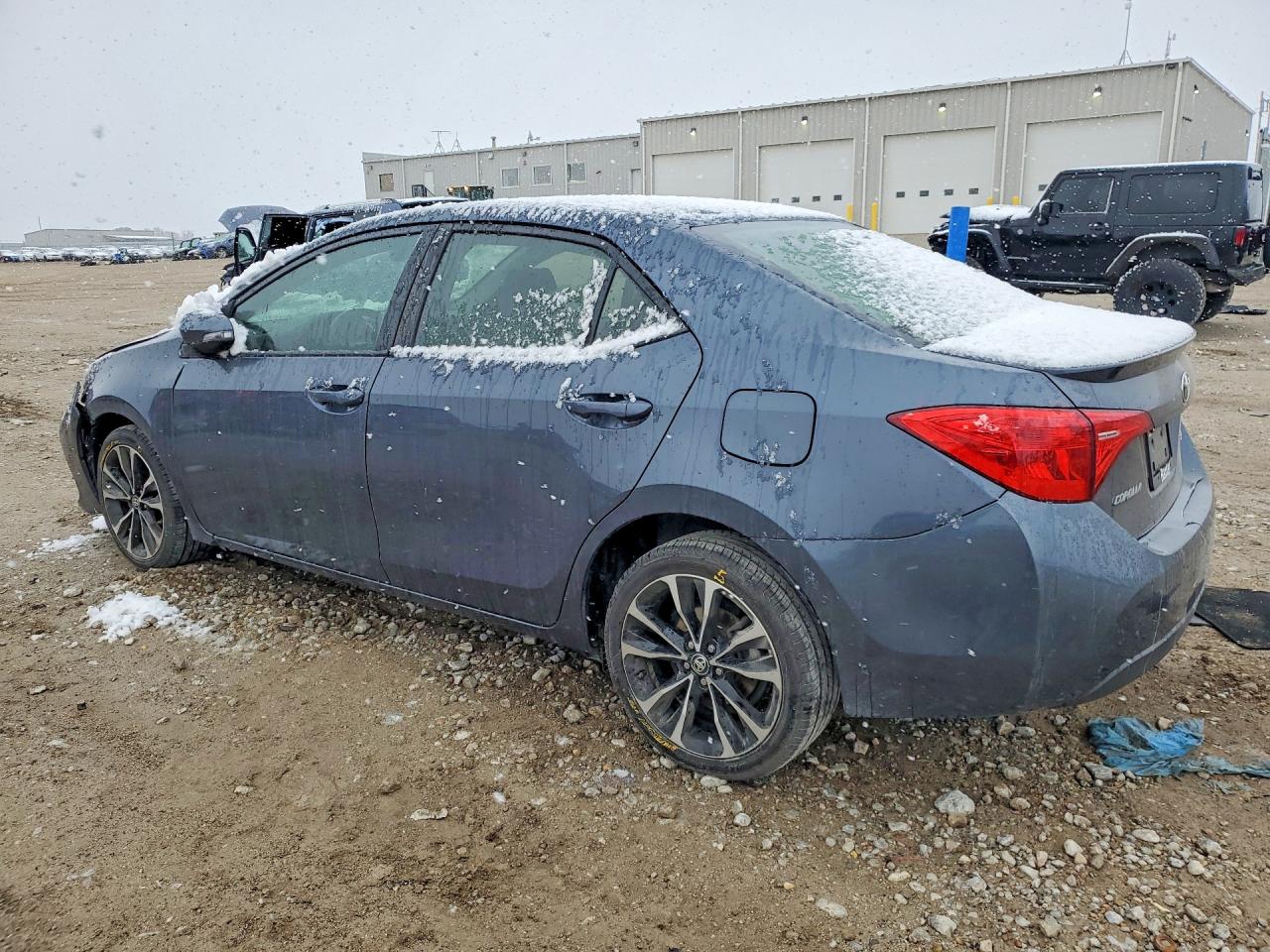 2019 TOYOTA COROLLA SE photo 3