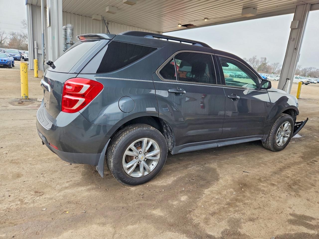 2017 CHEVROLET EQUINOX LT photo 3