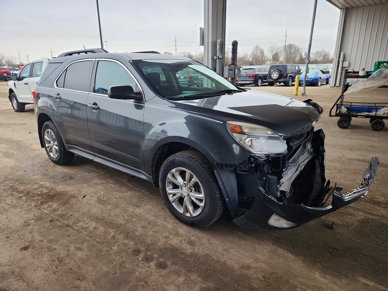 2017 CHEVROLET EQUINOX LT photo 4