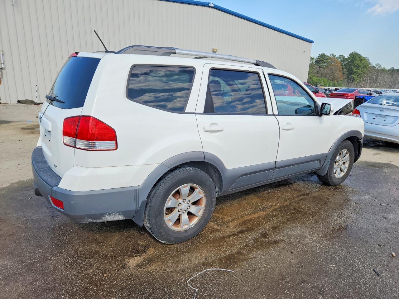 2009 KIA BORREGO LX photo 3